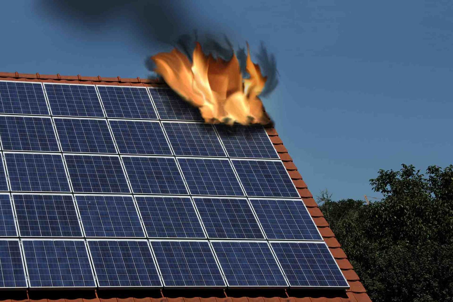 This Can Happen when Solar Panels Overheat! - Completely Solar Powered