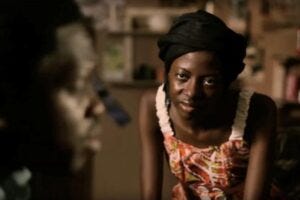 Nigerian film and music production is now one of the world’s largest: Thanks to Netflix and film screenings, the comedy “Confusion Na Wa” by Kenneth Gyang is also experiencing a renaissance in Germany. On the right, Nigerian actress and screenwriter Tunde Aladese ((c) Cinema Kpatakpata)