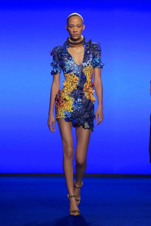 A person walking on a runway

AI-generated content may be incorrect.