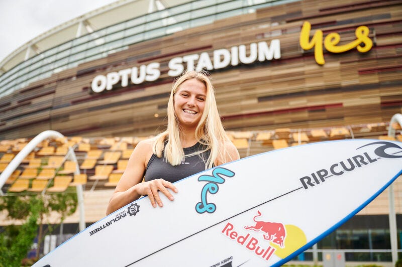 Daniel Ricciardo na LinkedIn: Stoked to be welcoming the one and only,  world #1 surf champ, Molly… | Komentářů: 15