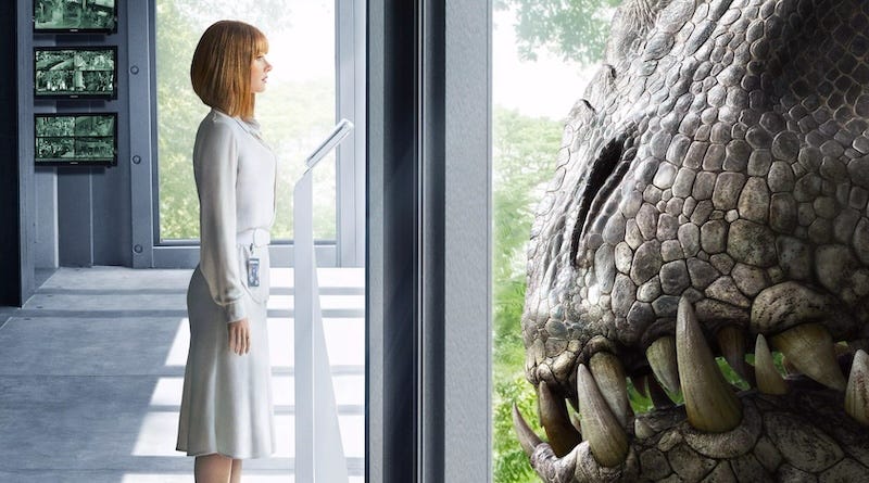 Jurassic World: Bryce Dallas Howard looks through the safety glass at the snout of the Indominus Rex.