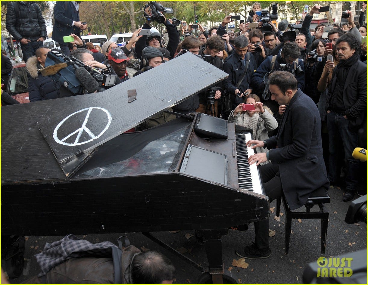 2015-11-17 paris-pianist-john-lennon-imagine-01