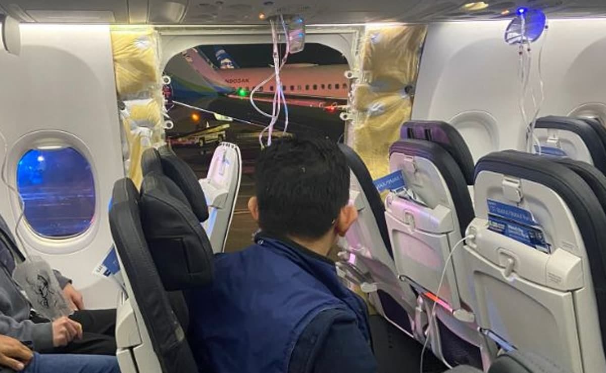 Alaska Airlines Boeing 737 MAX Plane Door Blows Out Mid-Air, Passenger's  Video Captures Horror