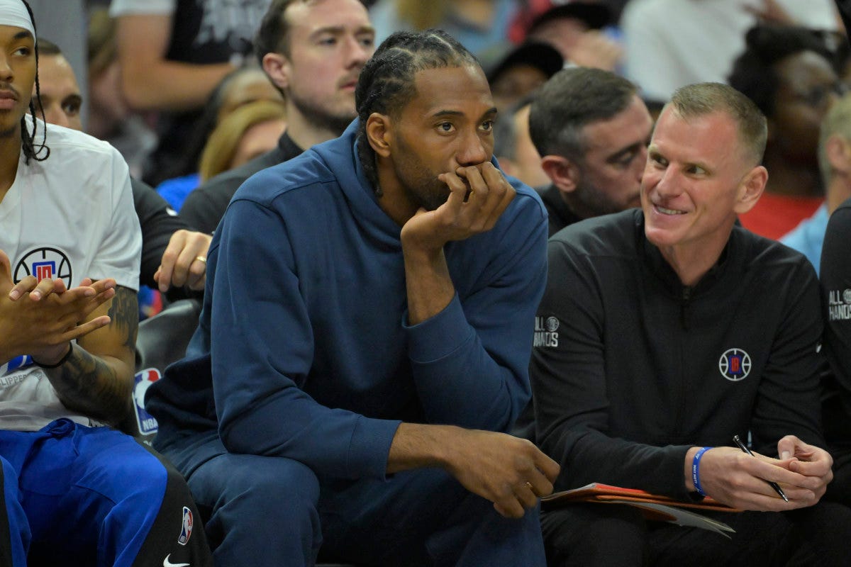 Los Angeles Clippers Allegedly Tampered with Kawhi Leonard During San  Antonio Spurs' Tenure - Athlon Sports