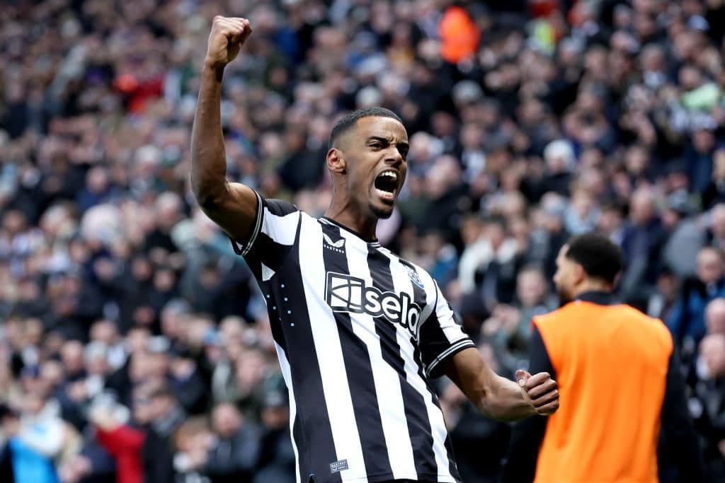 Alexander Isak: Newcastle United '100%' boost for 'outstanding' player  after injury - set to start v Fulham
