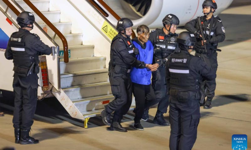 Criminal suspect Bai Suocheng is escorted by Chinese police officers at the Kunming Changshui International Airport in Kunming, Southwest China's Yunnan Province, January 30, 2024. Photo: Xinhua