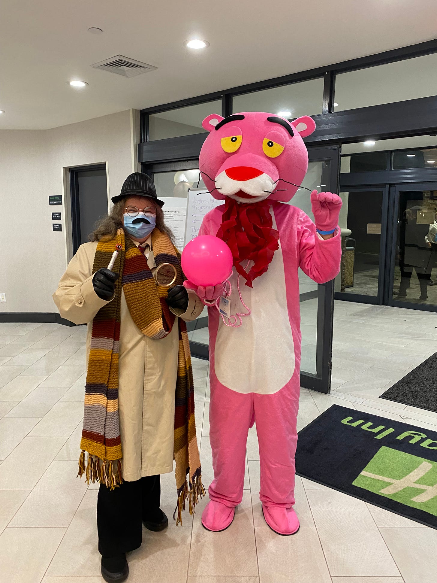 Cosplay mixing Doctor Who with the Pink Panther