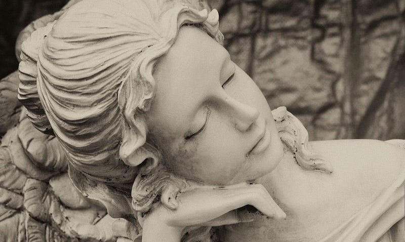 The Best Leadership Newsletter - Underperforming Employee - Statue