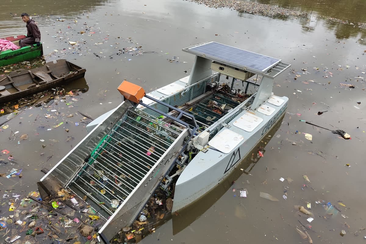 The Class 3 Clearbot features an 8-hour battery plus solar panels, 500 kg on onboard trash storage and a specialized cutter for clipping and extracting invasive weeds