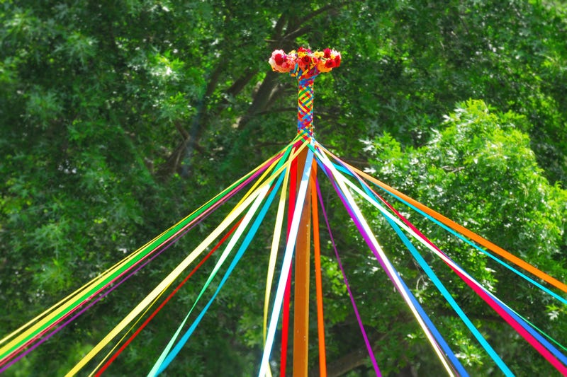 How to add a Maypole Dance to Your Wedding Celebration | AMM Blog