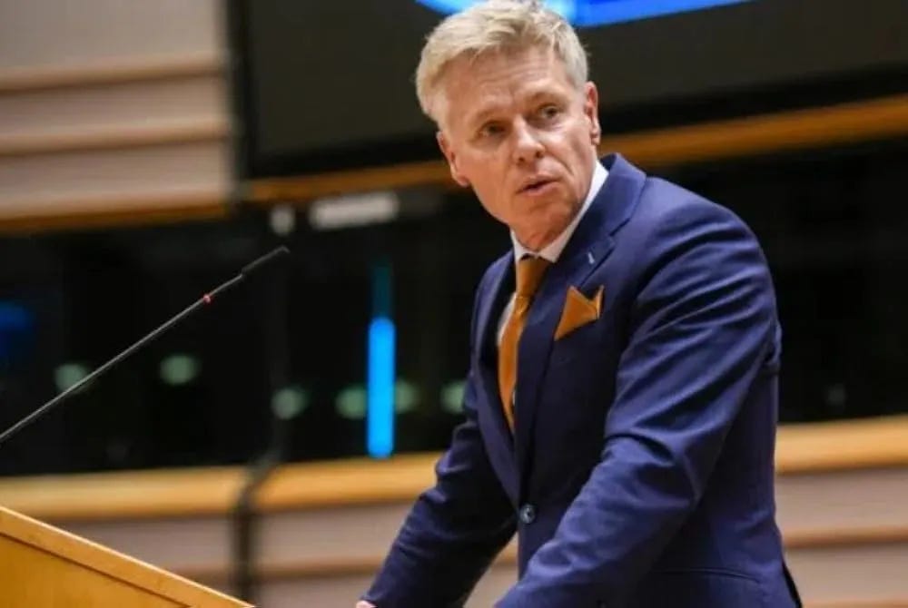 Deputado europeu, o holandês Rob Roos, esteve no Brasil e ouviu denúncias de perseguidos políticos contra Moraes