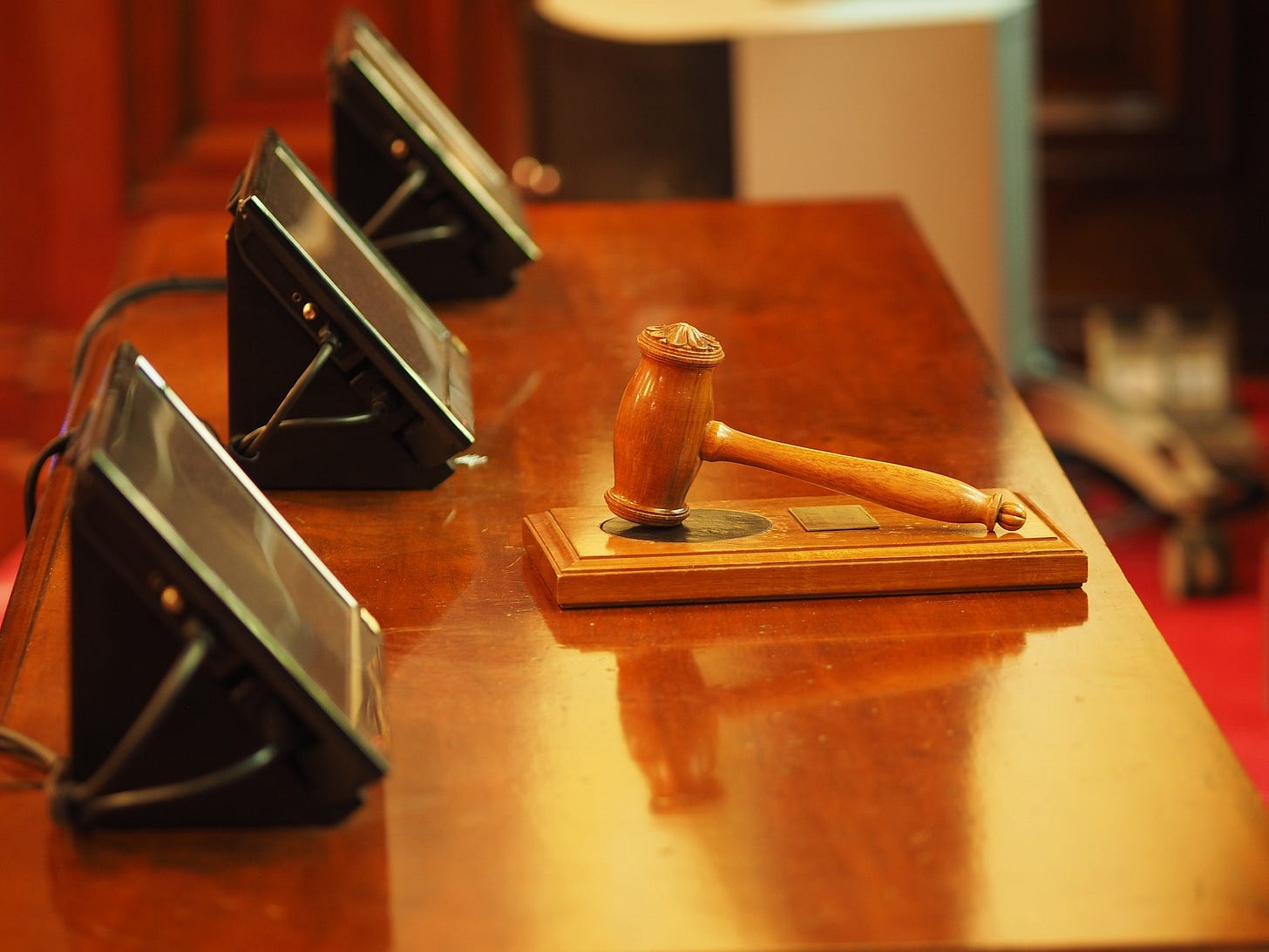 judge-1587300_1920.jpg