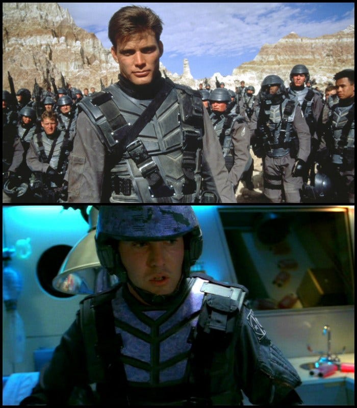 Na pozór wyglądające jak kadry z jednego filmu, tak naprawdę pochodzą z jednego z najlepszych filmowych sci-fi w historii ("Starship Troopers" - góra) i najlepszego serialu sci-fi w historii ("Firefly" - dół). Używane przez serialowych żołdaków Alliance kombinezony, to po prostu przemalowane na lekki fiolet mundury "Żołnierzy kosmosu".