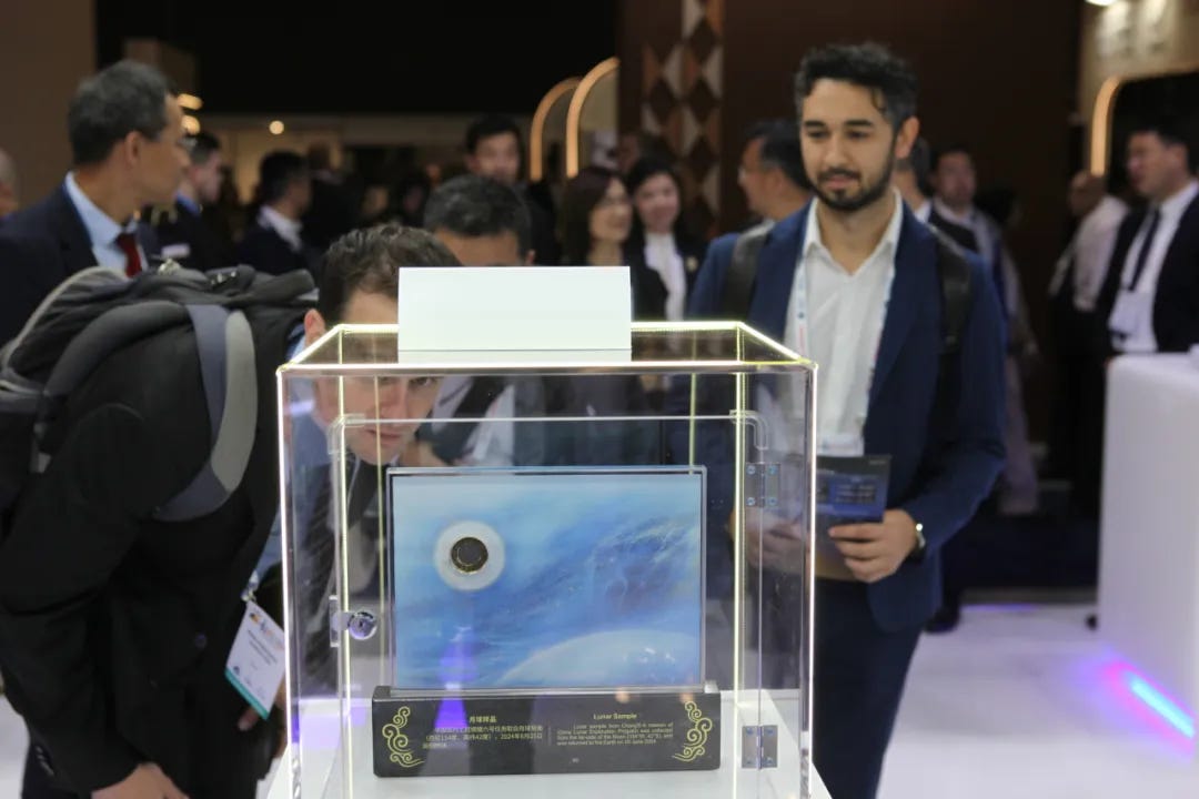 The Chang’e 6 lunar surface sample on display for visitors and representatives.