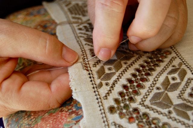Discover Margarita Raouna Charalambous, artisan Embroiderer in Pano Lefkara  - Homo Faber Guide