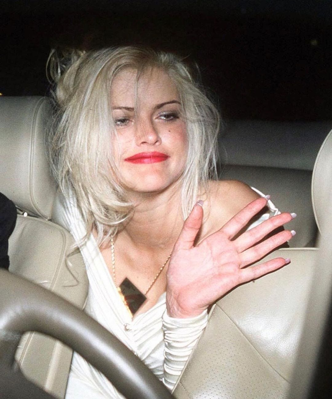 ꜱᴀɪɴᴛᴀɴɴᴀɴɪᴄᴏʟᴇꜱᴍɪᴛʜ on Instagram: “anna nicole smith in rome, italy (1997)”