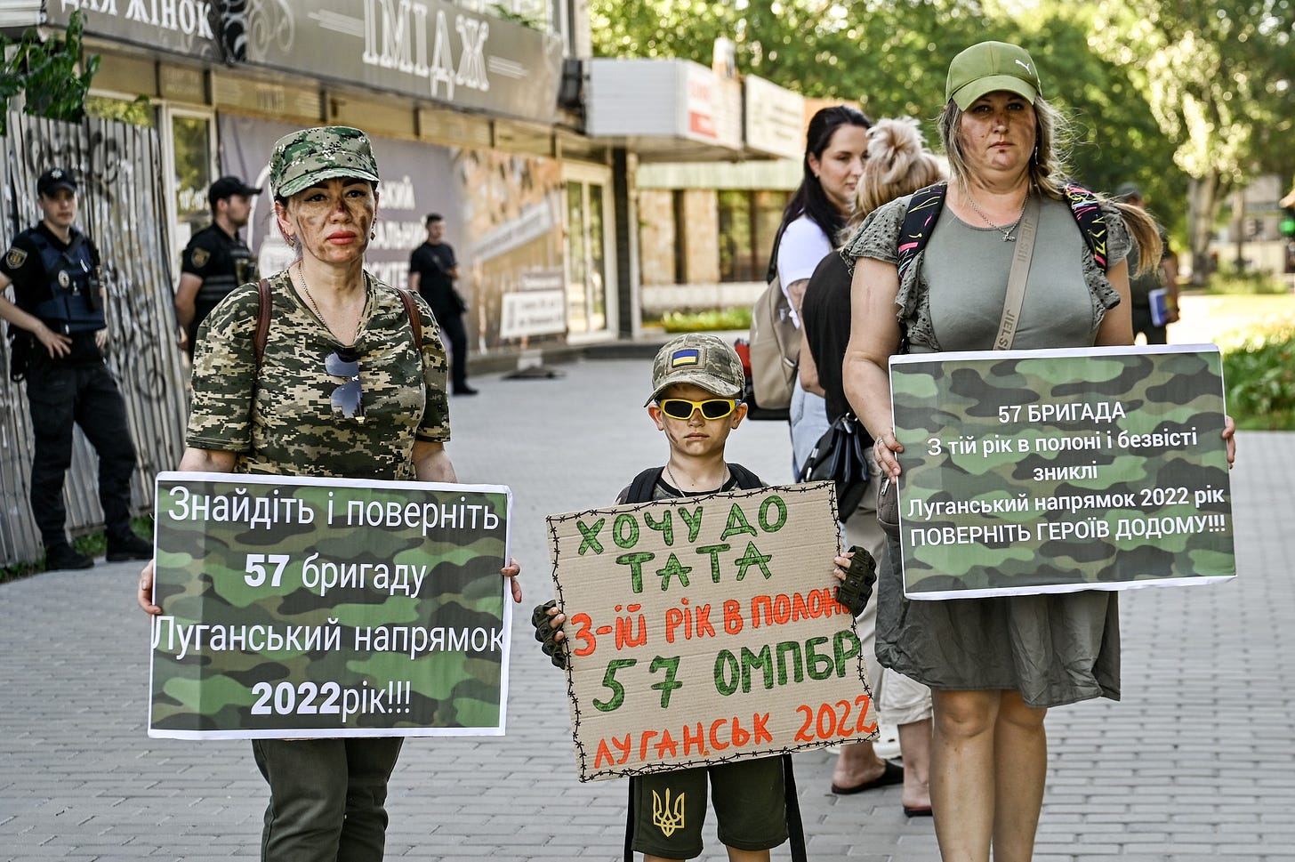 Возможно, это изображение 6 человек и текст