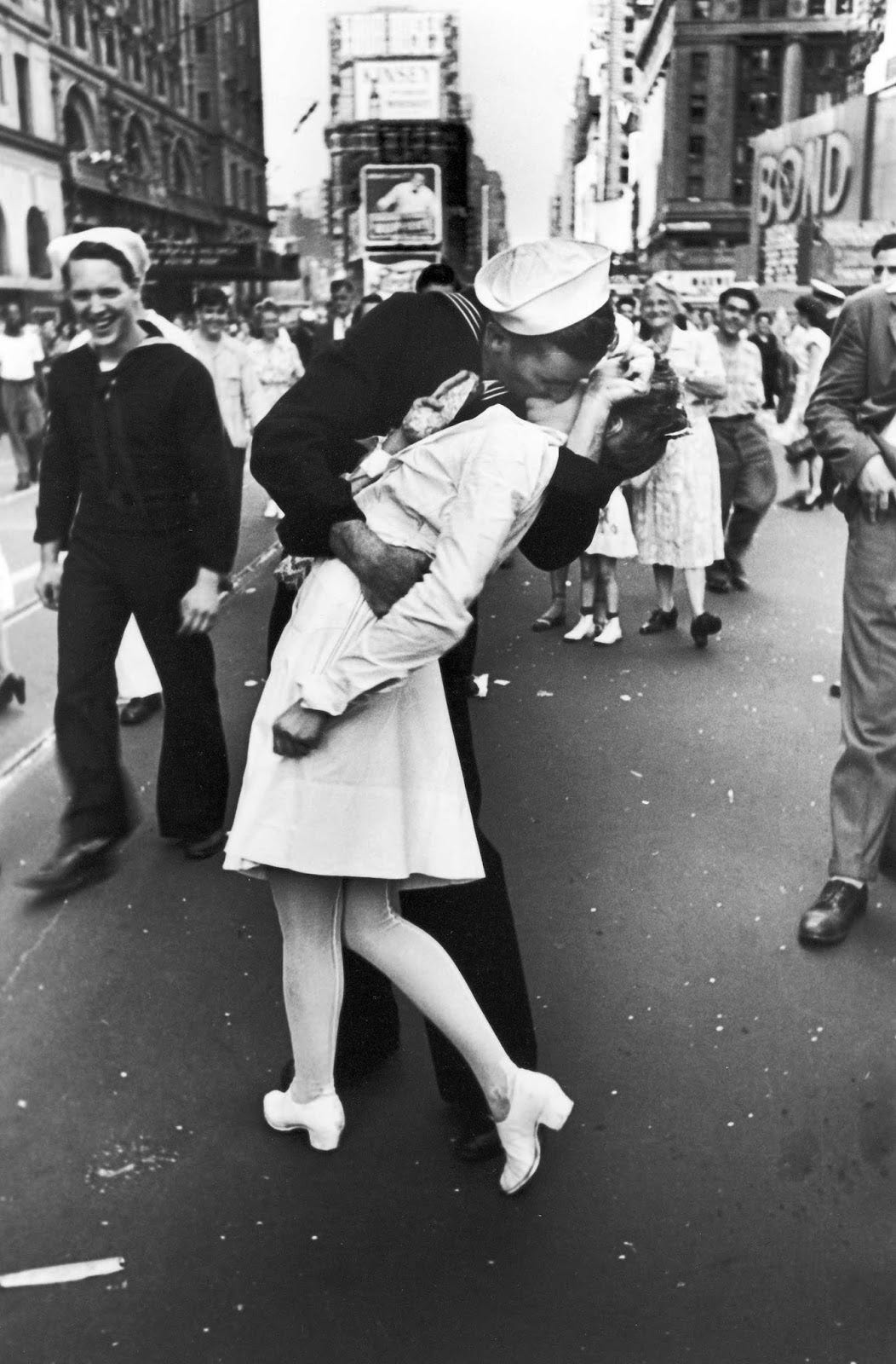 V-J Day Kiss in Times Square: The story behind an iconic photograph, 1945 -  Rare Historical Photos