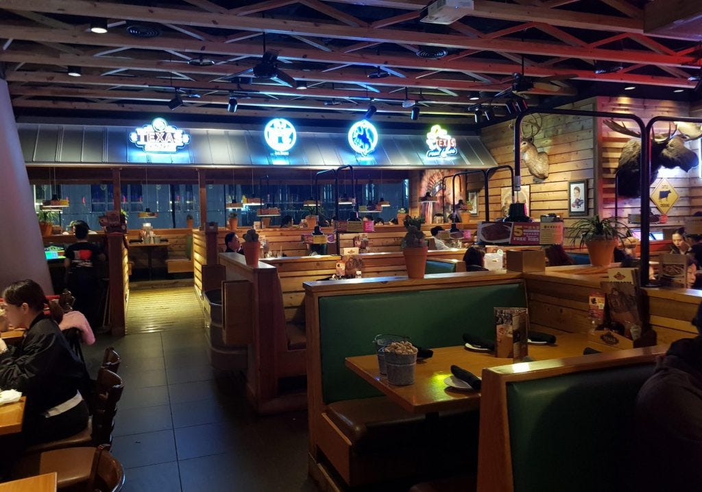 Juicy Steaks at Texas Roadhouse - Taipei Travel Geek