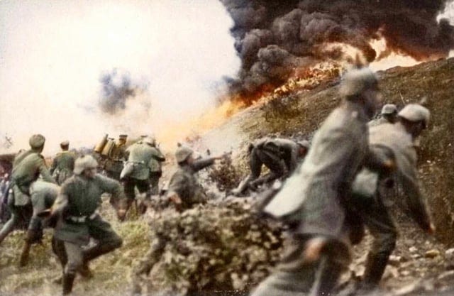 One of my favorite photos from WWI, colorized. German Assault during the  beginning of Verdun. When I saw Verdun Heights I immediately thought of this.  : r/battlefield_one