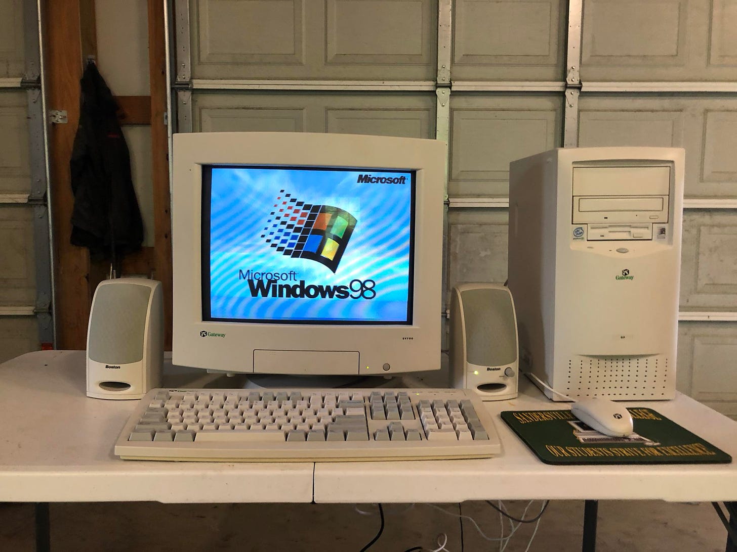 Been looking for a couple years for a late 90s computer. Finally got one  for free! and came with a ton of accessories! : r/retrobattlestations