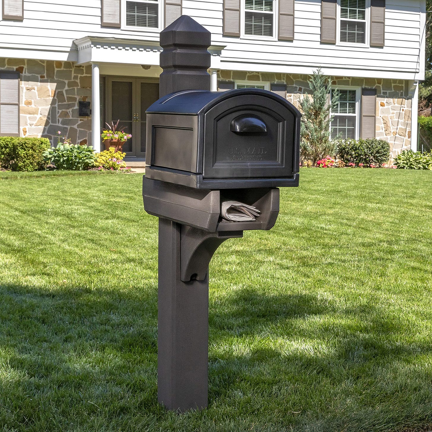 Amazon.com : Step2 Lakewood Extra Large Mailbox & Post, Weather Resistant,  Large Outdoor Mailboxes, Made of Durable Plastic, Easy to Install, Flag ...