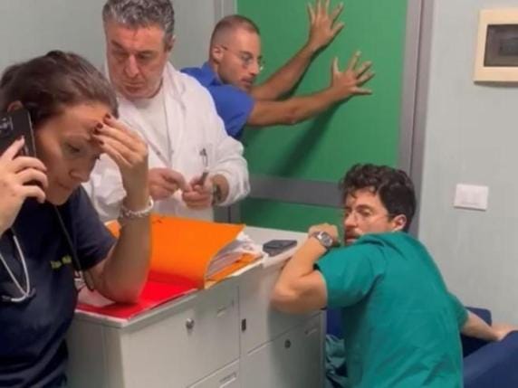 Foggia, medici aggrediti. La sorella della 23enne morta in ospedale. «Abbiamo fatto Gomorra, ma è stata malasanità»