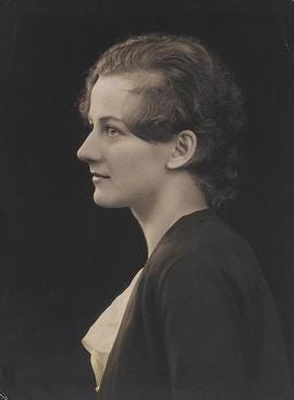 Beatrice Warde - Wikipedia
