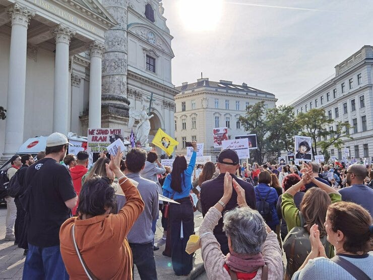 Foto: Sulzbacher: Solidaritätskundgebung mit den Protesten im Iran in Wien. 