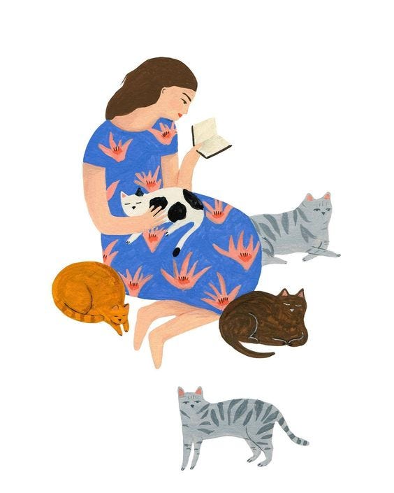 Illustration d'une femme qui lit un livre, entourée de 5 chats, dont un est sur ses genoux.
