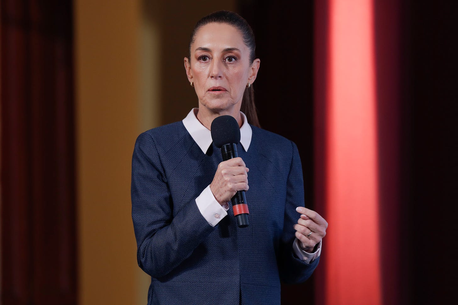 La presidenta de México, Claudia Sheinbaum, participa este martes durante una conferencia de prensa en Palacio Nacional, de la Ciudad de México (México). EFE/ Isaac Esquivel