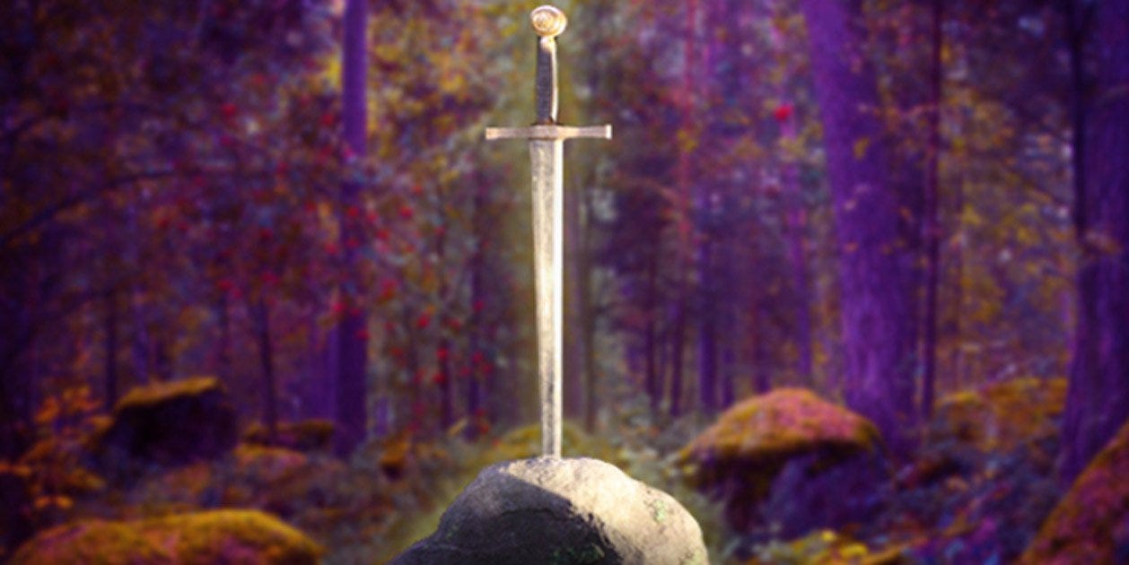 Espada en la piedra (CC BY-SA 2.0), y bosque encantado (CC BY-NC-SA 2.0); composición. 
