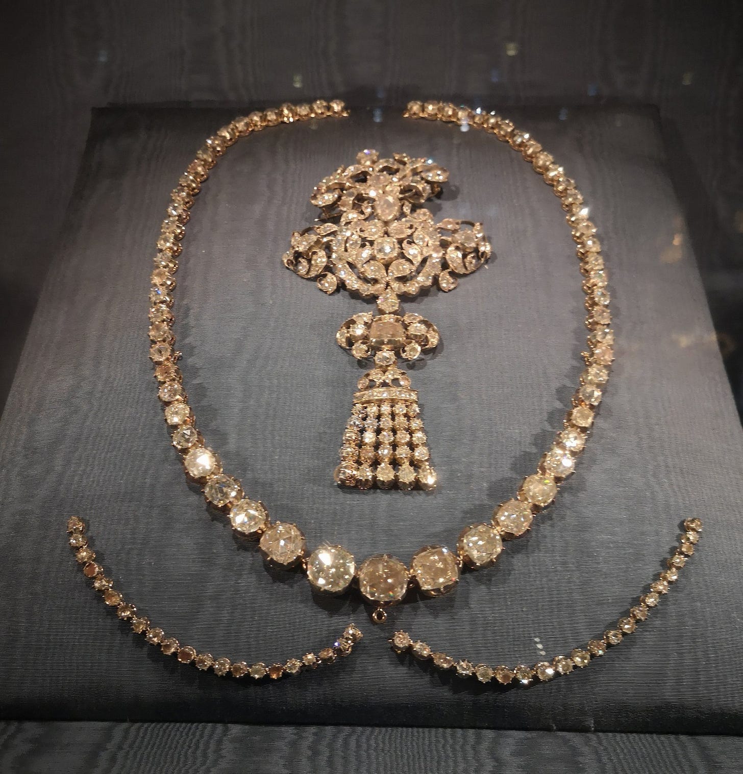 The Royal Watcher on X: "#Top8Jewels- The Rose-cut Diamond Diamond Parure  of the Danish Crown Jewels: https://t.co/roI9SOCthK  https://t.co/KH1NmlouXe" / X