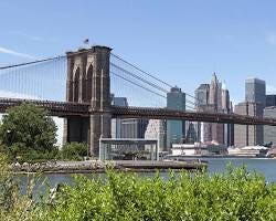 Image of Brooklyn Bridge in New York City