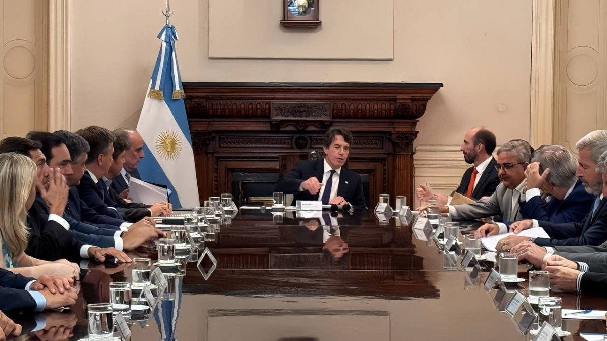Nicolás Posse, el jefe de Gabinete, encabezando la reunión con gobernadores (Foto: Presidencia).