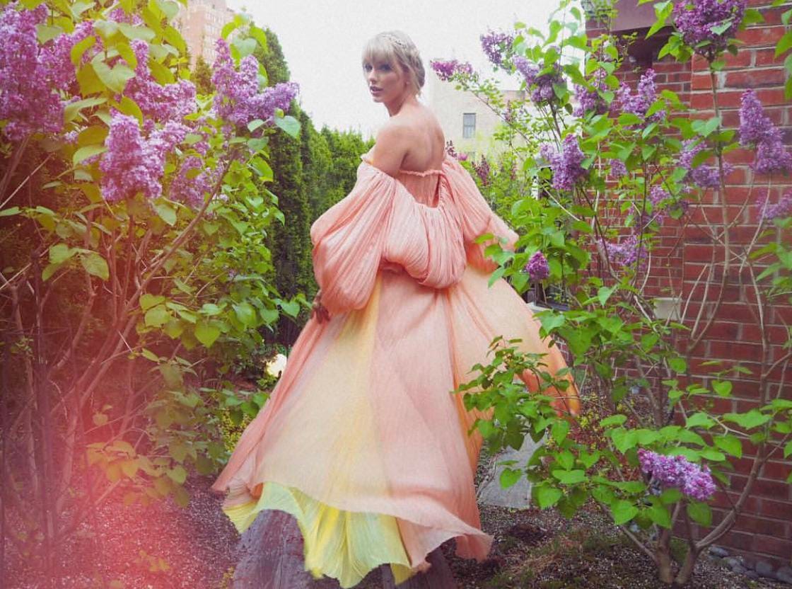 And I snuck in through the garden gate every night that summer just to seal  my fate 💞 : r/TaylorSwift