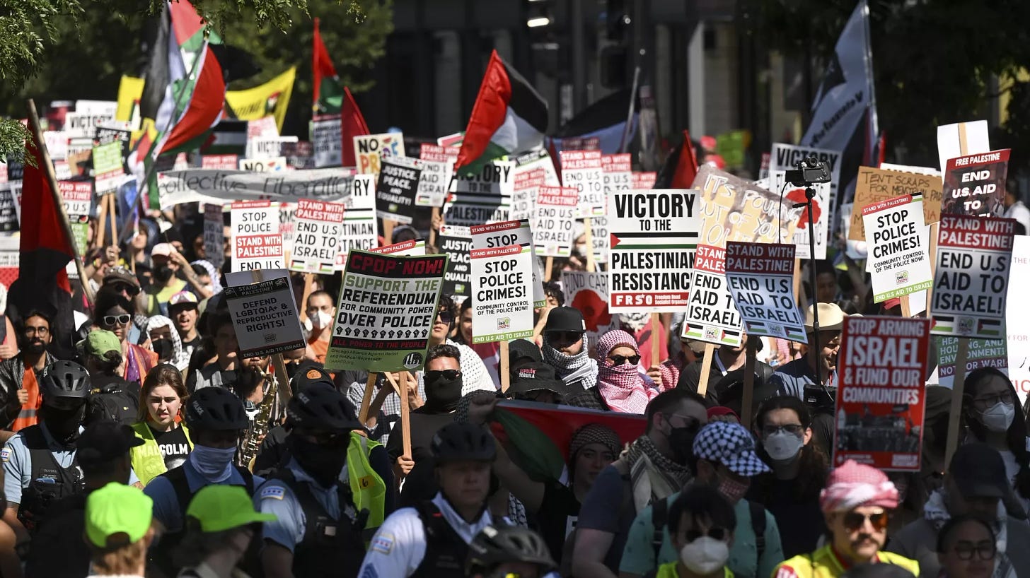 Protesters march to the Democratic National Convention after a rally at Union Park Monday, Aug. 19, 2024, in Chicago. - Sputnik International, 1920, 20.08.2024