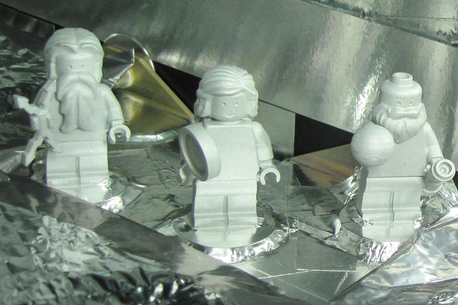 Tři figurky, které se vydaly na cestu k Jupiteru