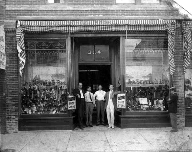 Sewell Store on Flagler Street in the 1920s. Courtesy of Florida State Archives.