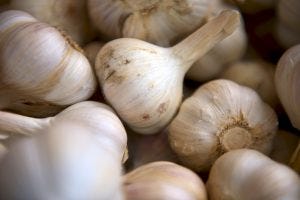 several white garlic cloves together