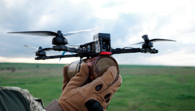 Британія і Латвія оголосили перший тендер на постачання FPV-дронів Україні