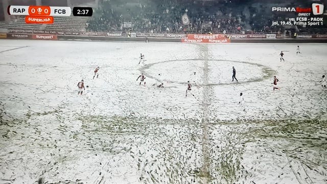 r/soccer - Scenes in Romanian 1st league. Away team allowed to play with white kits on a pitch full of snow