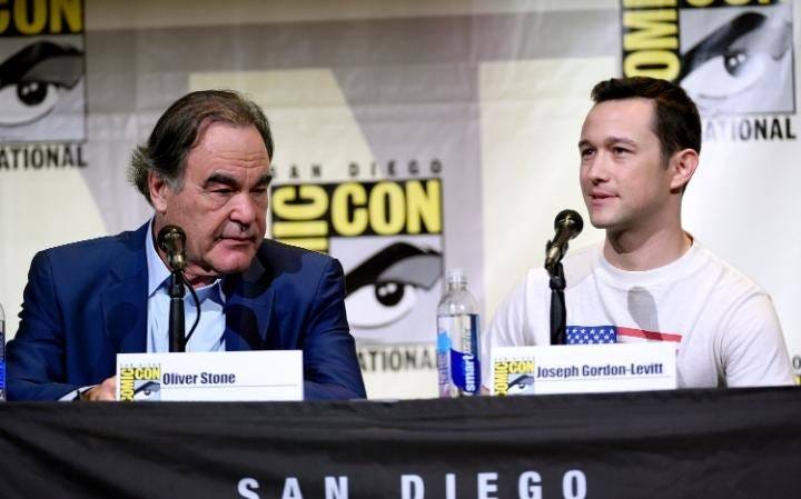 oliver stone with joseph gordon levitt snowden comic con