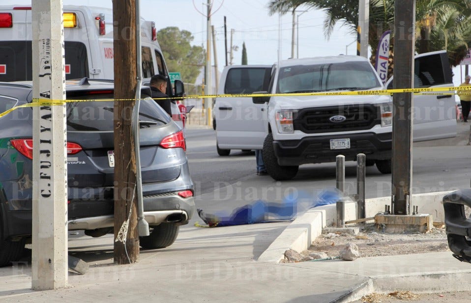 Hombre sufre infarto y choca su camioneta