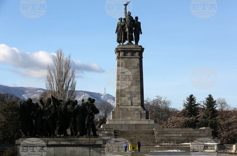 Sofia's Soviet Army Monument: "On danse déjà ici"