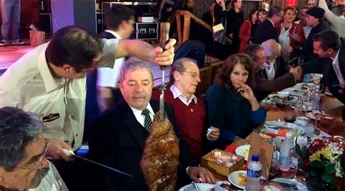 Lula reclama do cardápio em refeições oficiais