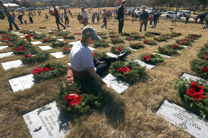 Thousands honor fallen veterans at Dallas-Fort Worth Wreaths Across America ceremony Thousands honor fallen veterans at Dallas-Fort Worth Wreaths Across America ceremony