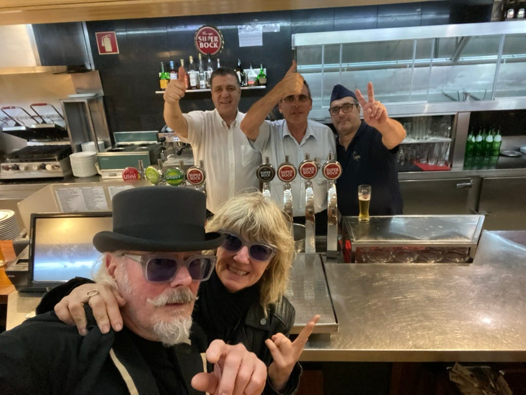 Staff in Restaurante CUFRA with customers