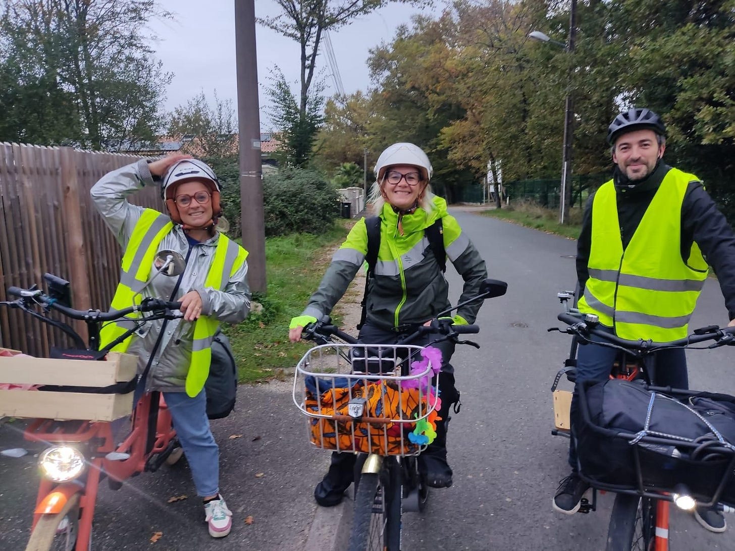 trois cycliste tout sourire