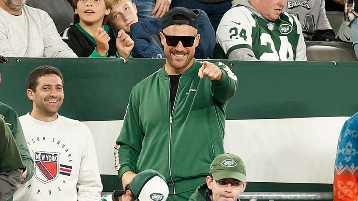 Travis Kelce Attends Eagles Game Without Taylor Swift | Us Weekly